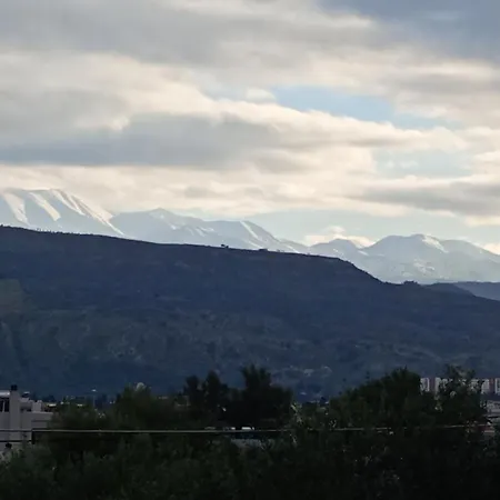 πλήρως ανακαινισμένη μονοκατοικία.