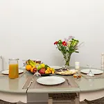 πλήρως ανακαινισμένη μονοκατοικία. *