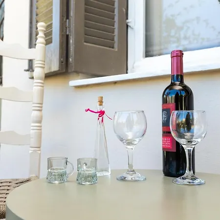 πλήρως ανακαινισμένη μονοκατοικία. Сasa de vacaciones