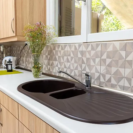 πλήρως ανακαινισμένη μονοκατοικία.