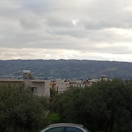 πλήρως ανακαινισμένη μονοκατοικία.