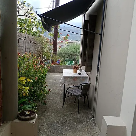 πλήρως ανακαινισμένη μονοκατοικία. Сasa de vacaciones