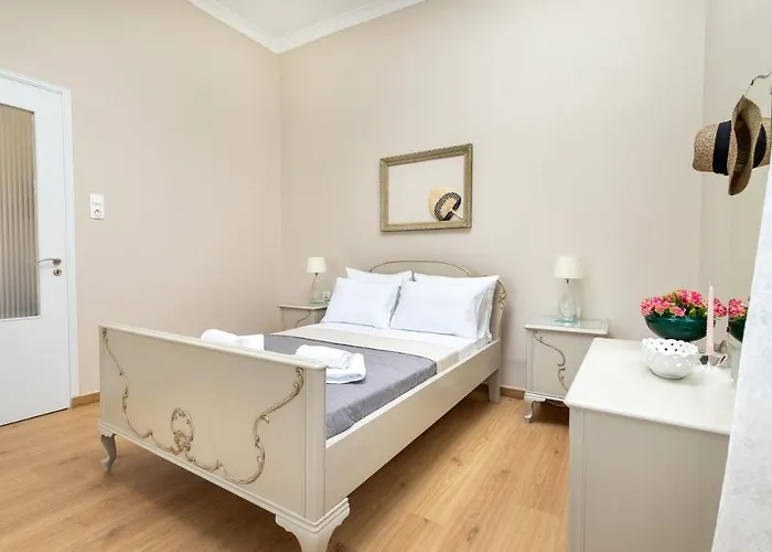 πλήρως ανακαινισμένη μονοκατοικία. *