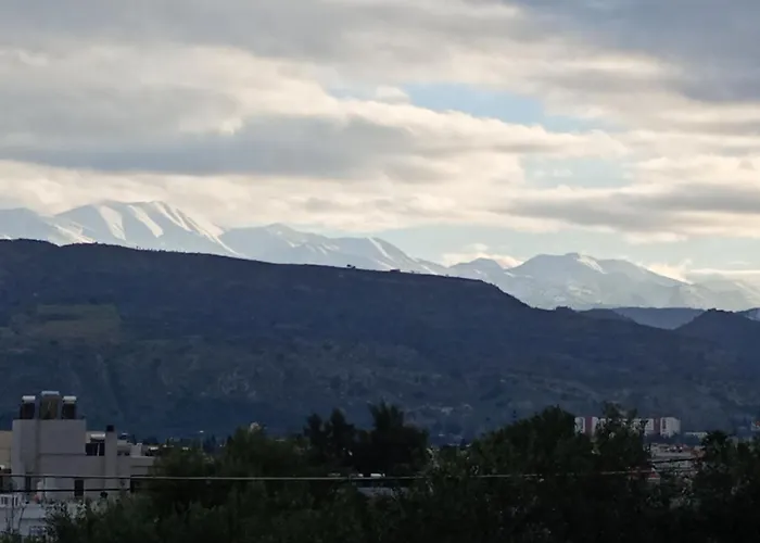 πλήρως ανακαινισμένη μονοκατοικία.