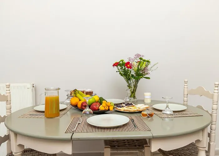 πλήρως ανακαινισμένη μονοκατοικία. *